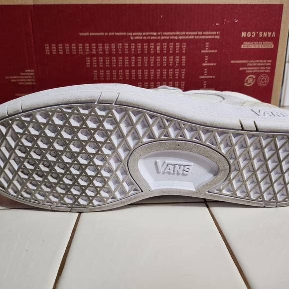 Vans - Picture 4 of 6